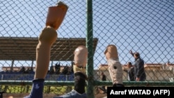 Kaki palsu untuk pemain yang diamputasi akibat perang di Suriah pada 28 Maret 2022, sebagai ilustrasi. Mantan pakar penyamaran CIA kini menjadi pakar prostetik.(Foto: AFP/Aaref WATAD)