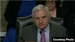 美参议院军委会首席民主党议员里德(Jack Reed)质询米利上将（美国国会参议院2019年7月11日视频截图）