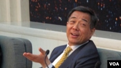 资料照片：倒台前夕的中共政治局委员薄熙来在北京举行的中国人大记者会上讲话。(2012年3月9日)