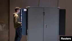 Mladić koji je glasao u Atlanti, Držordžija, 8. novembar 2022.