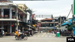 តំបន់​ Pub Street ក្នុងក្រុង​សៀមរាប​ ថ្ងៃទី​ ១៣ ខែកក្កដា ឆ្នាំ​ ២០២២។ (ហ៊ុល រស្មី/វីអូអេ)