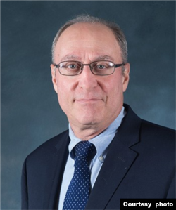 哈佛大学费正清中国研究中心研究员、波士顿学院教授陆伯彬 (Robert Ross)