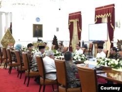 Presiden Jokowi dalam arahan Di Ratas Instruksikan percepatan eliminasi penyakit TBC Di Indonesia dengan meningkatkan deteksi dini dan pembuatan tempat karantina bagi pasien TBC (Biro Setpres RI)