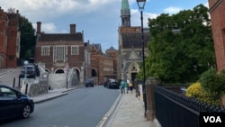 英国伦敦哈罗公学校区 (美国之音/李伯安)