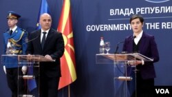 Predsednice Vlade Srbije Ane Brnabić i premijer Severne Makedonije Dimitro Kovačevski obraćaju se medijima posle potpisivanja tri memoranduma o saradnji dve države, u Beogradu, 31. marta 2023. (Foto: FoNet, Slobodan Miljević)