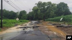 Bujična poplava je razorila put u Nju Džerziju