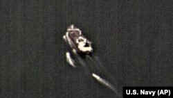 伊朗在波斯湾扣留一艘油轮。美国出动导弹驱逐舰阻止伊朗企图扣押另外两艘运油轮。（2023年6月4日）