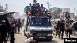 Ribuan warga Palestina kembali harus meninggalkan Khan Younis timur setelah Israel memerintahkan evakuasi dari wilayah itu, Selasa (2/7). 