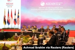 Menlu RI Retno Marsudi menyampaikan kata sambutan dalam Pertemuan Komisi Kawasan Bebas Senjata Nuklir Asia Tenggara pada Pertemuan Menteri Luar Negeri ASEAN di Jakarta, 11 Juli 2023. (Foto: Achmad Ibrahim via REUTERS)