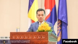 រូបឯកសារ៖ រដ្ឋមន្ត្រីក្រសួង​មហាផ្ទៃលោក ស សុខា ថ្លែងនៅក្នុងកិច្ចពិភាក្សាមួយនៅរាជធានីភ្នំពេញ កាលពីថ្ងៃទី៨ ខែកុម្ភៈ ឆ្នាំ២០២៤។ (Facebook/ក្រសួងមហាផ្ទៃ Ministry of Interior Cambodia)