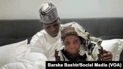 Mawaki Rarara da mahaifiyarsa