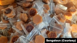 ຜະລິດຕະພັນຂີ້ເຜິ້ງ ຈາກຟາມນໍ້າເຜິ້ງຂອງ ອາຈານແສງອາລຸນ.