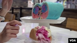 Cotton candy buritto (atas) menjadi menu yang membuat Creamberry lebih dikenal.