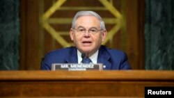 Demokratski senator Bob Menendez, predsedavajući Odbora za spoljnopolitička pitanja u Senatu, jedan je od potpisnika apela za promenu politike prema Srbiji (Foto: Bonnie Cash/Pool via REUTERS)