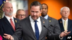 Majk Volc, republikanski kongresmen sa Floride i kandidat za Trampovog savetnika za nacionalnu bezbednost, arhivska fotografija (AP Photo/Jacquelyn Martin)