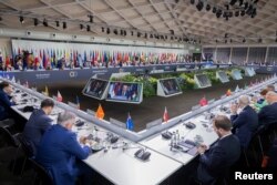 Šefovi država i vlada prisustvuju plenarnoj sednici na Ukrajinskom mirovnom samitu, u Stansu nedaleko od Lucerna, Švajcarska, 16. juna 2024.