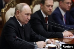 19일 북한을 방문 중인 블라디미르 푸틴 러시아 대통령과 김정은 북한 국무위원장이 평양 금수산 영빈관에서 정상회담을 갖고 있다.