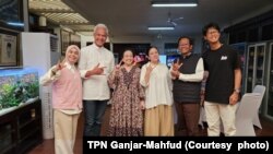 Capres-cawapres Ganjar Pranowo-Mahfud MD hari Rabu (14/2) berkumpul bersama Ketua Umum PDI Perjuangan Megawati Soekarnoputri di Teuku Umar, Jakarta Pusat, mengamati proses penghitungan suara di KPU dan hitung cepat sejumlah lembaga. (Courtesy photo: TPN Ganjar-Mahfud)
