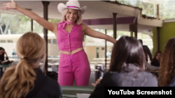 美国电影《芭比》在YouTube上的视频截图