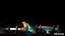 资料照片：美国领导的联军在红海对也门胡塞武装目标发动攻击。(2024年2月4日）