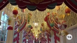 Hundreds of Volunteers Get White House Ready for Christmas 