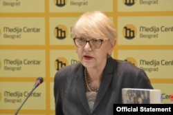 Sonja Biserko, predsednica Helsinškog odbora za ljudska prava u Srbiji, govori na predstavljanju Izveštaja o stanju ljudskih prava, u Medijacentru, u Beogradu, 28. juna 2023. (Foto: Medijacentar Beograd)