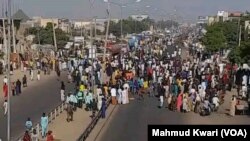 Wasu masu matasa da suka mamaye tituna