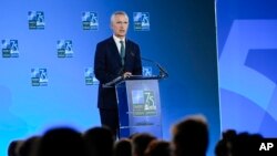 北约秘书长斯托尔滕贝格在华盛顿北约峰会期间的一次记者会上讲话。(2024年7月10日)