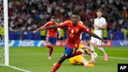 Niko Vilijams slavi prvi gol Španije (Foto: AP/Matthias Schrader)