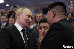 19일 북한을 방문 중인 블라디미르 푸틴 러시아 대통령이 김정은 북한 국무위원장과 함께 평양에서 열린 갈라 콘서트에 참석했다.