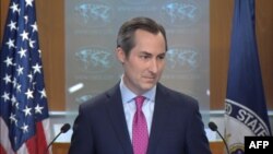 매튜 밀러 미국 국무부 대변인이 21일 국무부 청사에서 정례브리핑을 하고 있다.