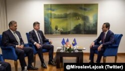 Gabrijel Eskobar i Miroslav Lajčak na sastanku sa Aljbinom Kurtijem, 5. jun 2023. (Twitter/@MiroslavLajcak)