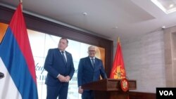 Predsjednik Skupštine Crne Gore Andrija Mandić (desno) i predsjednik Republike Srpske Milorad Dodik (lijevo) na konferenciji za medije u Podgorici.