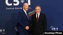 Uzbek leader Shavkat Mirziyoyev greets President Joe Biden in New York, Sept. 19, 2023. (Uzbek President's Office)