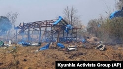 Kerusakan akibat serangan udara junta militer di desa Pazigyi di Kotapraja Kanbalu, Wilayah Sagaing, Myanmar, Selasa, 11 April 2023. (Kelompok Aktivis Kyunhla via AP)