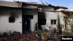 Uništena kuća broj 611 u kibucu Beri (Foto: EUTERS/Ronen Zvulun)