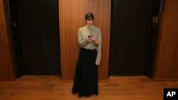 Profesorica mode Hilari Stoun kaže da bi odjeća koja se oblači u kancelariji ponovo mogla postati malo formalnija.