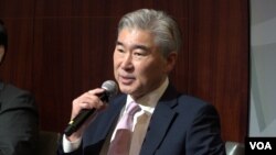 성 김 전 미국 국무부 대북특별대표가 12일 워싱턴의 전략국제문제연구소(CSIS)에서 열린 ‘미한일 3국협력 강화’ 토론회에서 발언하고 있다.