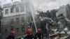 Hitne službe radi na mestu uništene zgrade nakon ruskog napada na Odesu, Ukrajina, četvrtak, 20. jul, 2023. (Foto: AP/Libkos)