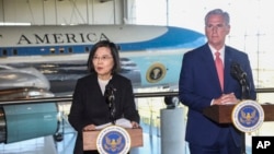 House Speaker Kevin McCarthy of California, right, and Taiwanese President Tsai Ing-wen deliver statements to the press after a Bipartisan Leadership Meeting at the Ronald Reagan Presidential Library in Simi Valley, California, April 5, 2023.