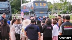 ထိုင်းနိုင်ငံတွင်းအထောက်အထားမဲ့ မြန်မာကျောင်းသား၁၂၀ ကို မူရင်းနေရပ်ပြန်ပို့ (photo: ထိုင်းလူမှုရေးအဖွဲ့)