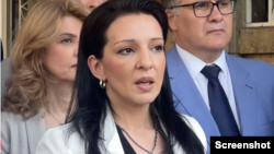 Predsednica Anketnog odbora Marinika Tepić na konferenciji za novinare ispred stare Skupštine