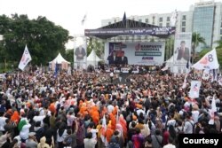 Capres Anies Baswedan serukan perubahan kebijakan yang berbasis pada prinsip keadilan dan kesetaraan, dalam kampanye di Lapangan Kadrie Oening, Samarinda, Kalimantan Timur, Rabu (7/2). (Courtesy : TPN AMIN)