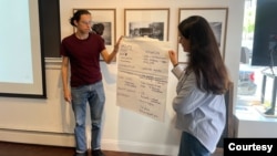 Učesnici obuke „Bezbednost novinara širom Amerike“ dele procenu rizika kao deo interaktivne obuke IWMF-a, u Njujorku, Njujork, 30. aprila 2024. (Foto: IWMF)