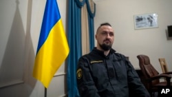 乌克兰战略工业部部长奥列克桑德尔·卡米申（Oleksandr Kamyshin）在乌克兰首都基辅接受美联社采访。（资料照片：2023年11月3日）