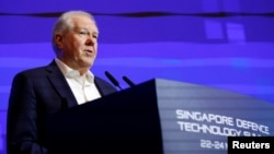 美国空军部长弗兰克·肯德尔在新加坡举行的防务技术会议上讲话。（2023年3月23日）