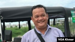 លោក​ទិ អ៊ីមស៊ាន អាយុ ៥១​ឆ្នាំ​ អ្នកគាំទ្រ​គណបក្ស​ប្រជាជន​កម្ពុជា​ថ្លែង​ជាមួយ សំឡេង​សហរដ្ឋ​អាមេរិក​ (វីអូអ) នៅរាជធានី​ភ្នំពេញ​ ថ្ងៃ​ទី​៣ ខែកក្កដា​ ឆ្នាំ​២០២៣។​ (ហ៊ុល រស្មី/វីអូអេ)​