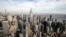 Gedung-gedung pencakar langit di kawasan Manhattan dilihat dari observatorium Empire State Building, New York City, Rabu, 12 Januari 2022. (AP/Ted Shaffrey)