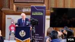 前香港总督彭定康2023年3月27日出席旅英香港人峰会并发表主题演说。（美国之音郑乐捷）