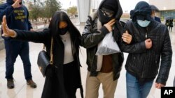 ARHIVA - Bivši FBI doušnik prilikom dolaska u sud, 20. februara 2024. u Las Vegasu (Foto: AP/Bizuayehu Tesfaye/Las Vegas Review-Journal)